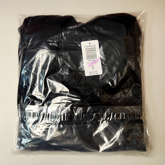 ❤️NWT VINTAGE TORRID BODYSUIT - STRETCH VELVET PUFF BLOUSON SLEEVES - SIZE 4X - Picture 3 of 9